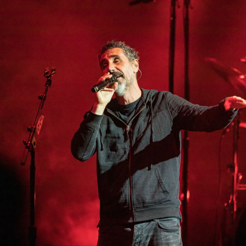 Serj Tankian do SOAD critica IMAGINE DRAGONS por show em área de genocídio